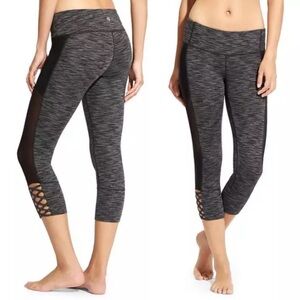 Athleta Mind Over Mat Crop Capri Leggings Mesh Lattice Space Dye Small Gray Gym